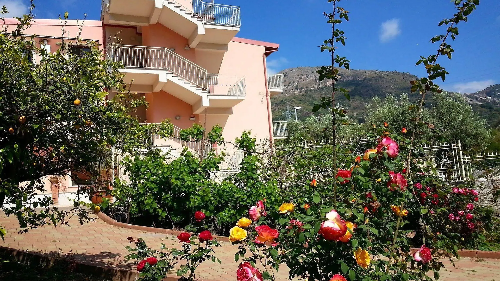 Residence Villa Mare Taormina Letojanni 3*,